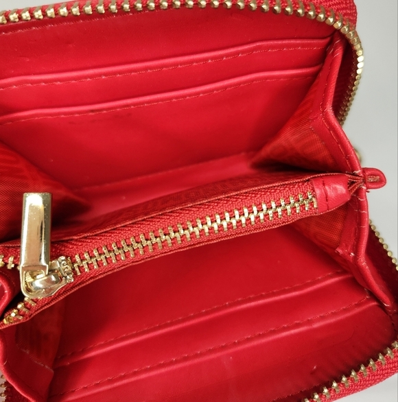 Moschino Red Wallet with Gold Chain - Picture 8 of 11